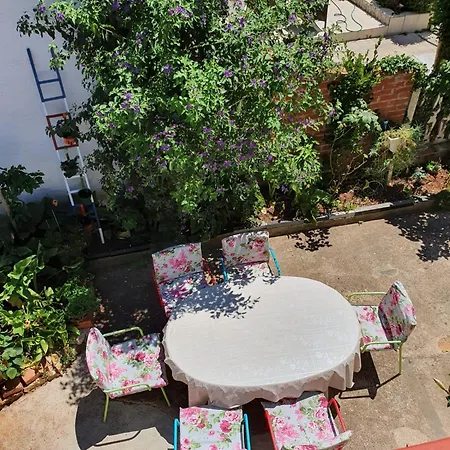 Kuca Odmah Do Plaze *