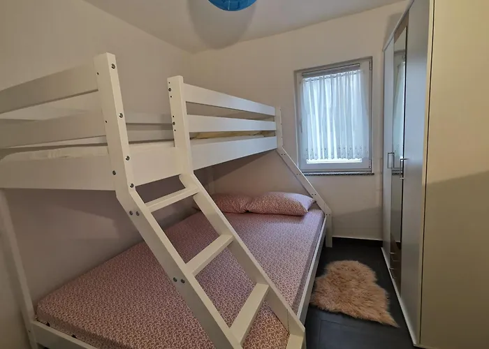 Kuca Odmah Do Plaze Appartamento Zara